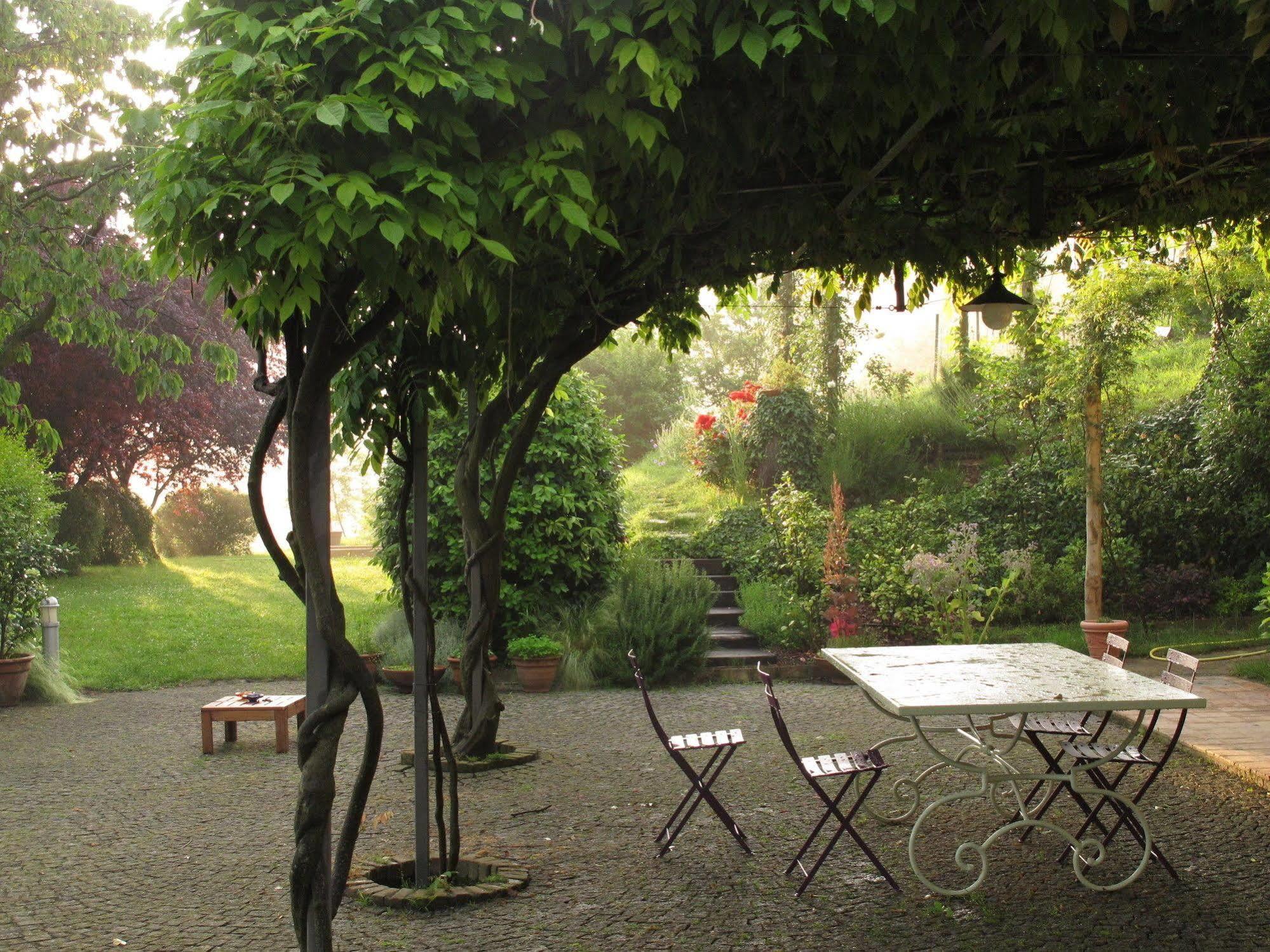 Sotto La Luna Bruna B&B Cocconato Kültér fotó